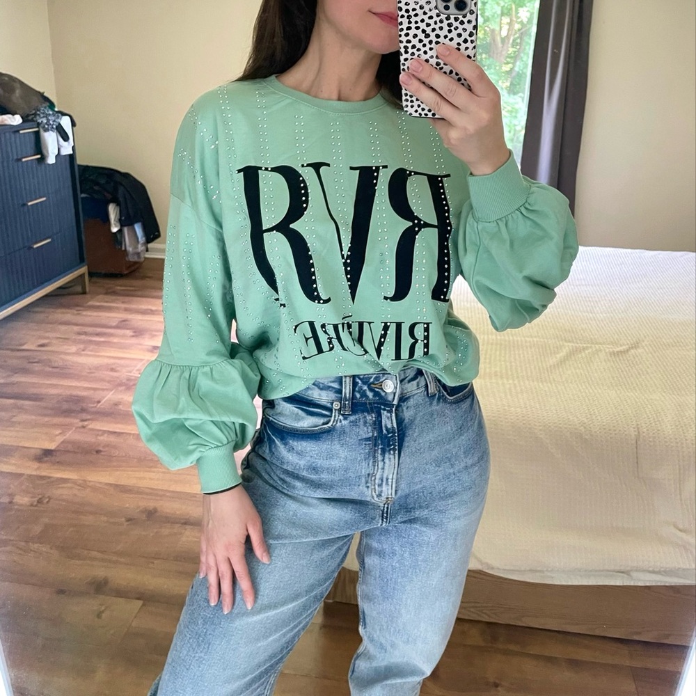 LIKE-NEW!! Mint color long sleeve sweatshirt